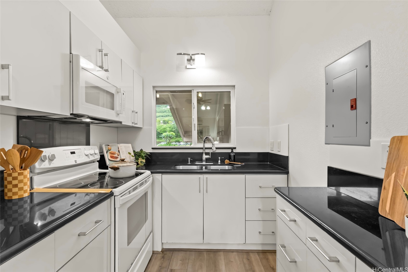 98-607 Kilinoe Street 8B2