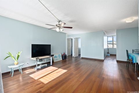 94-246 Leoku Street E306 Waipahu HI 96797