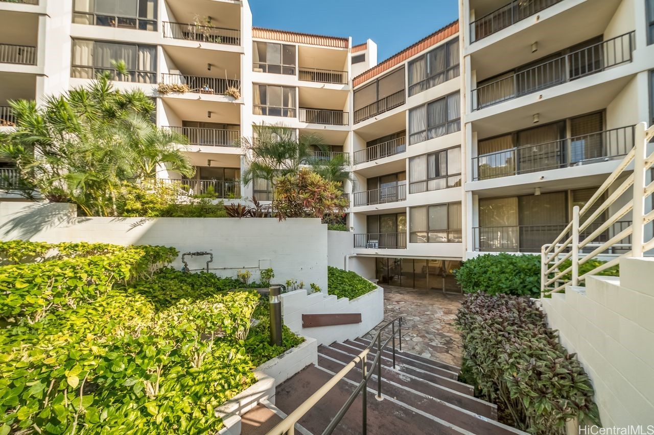3138 Waialae Avenue 230