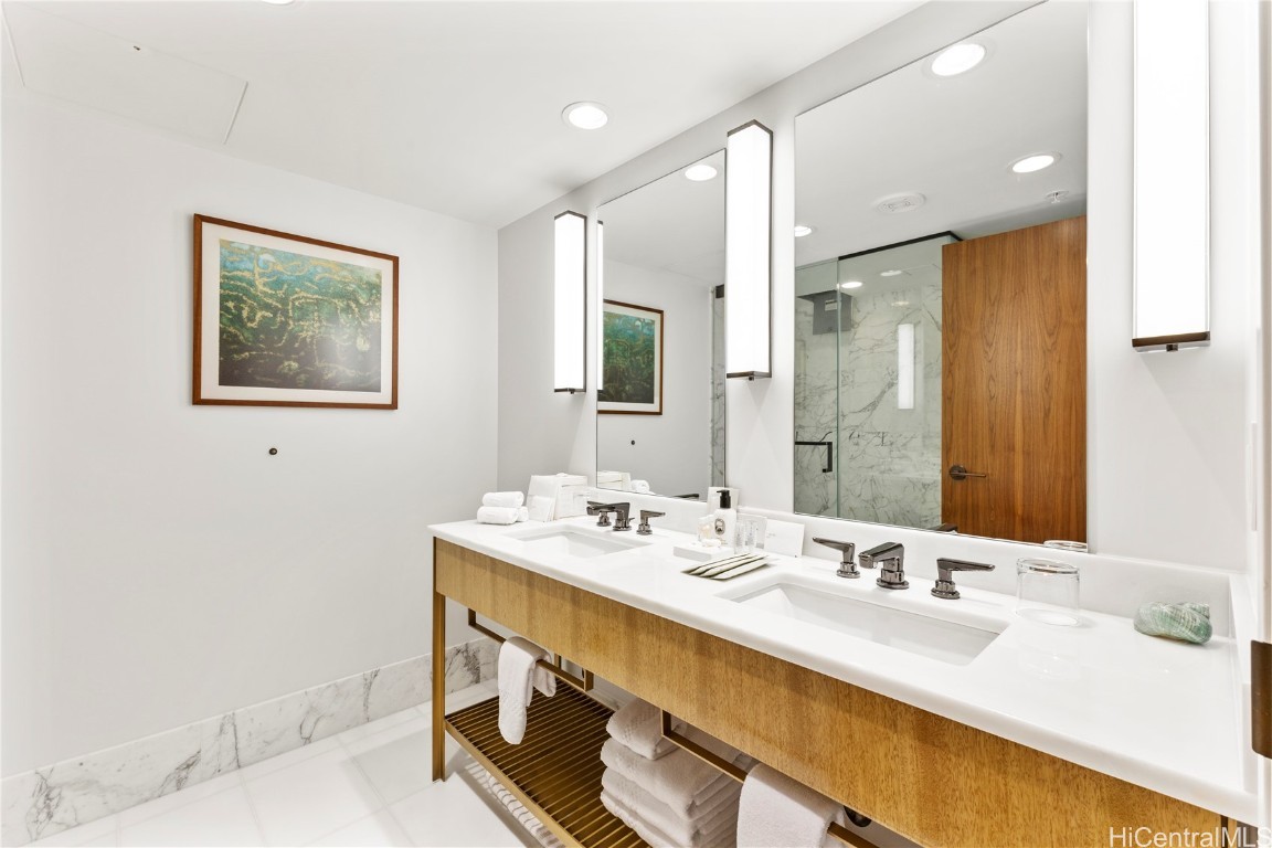 383 Kalaimoku Street PHG