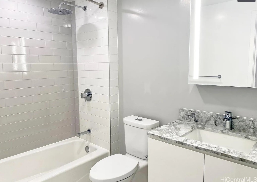 987 Queen Street 2908