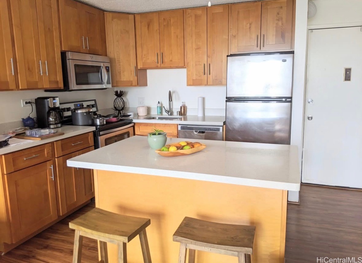 2140 Kuhio Avenue 2006