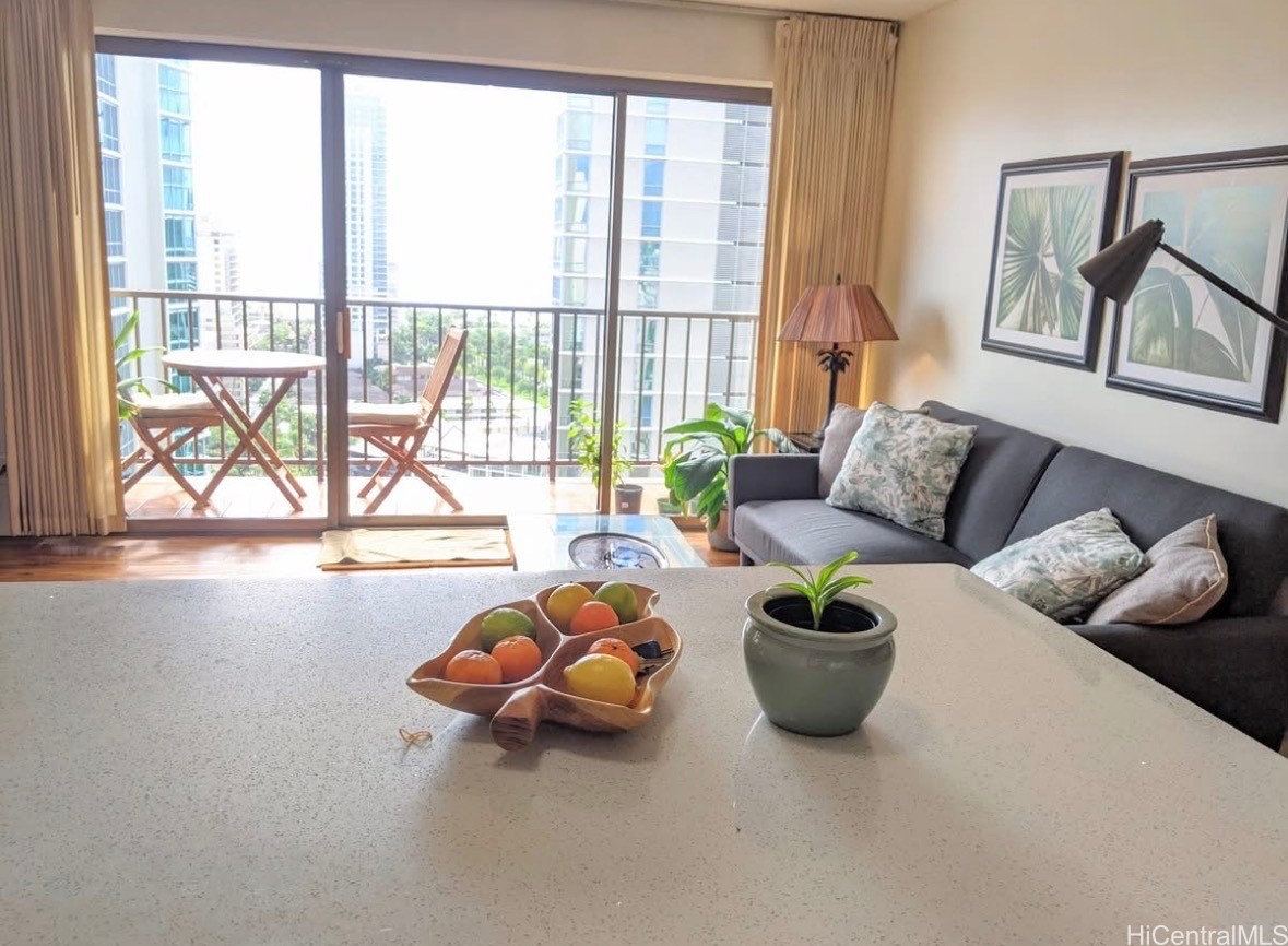 2140 Kuhio Avenue 2006