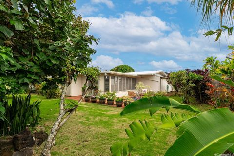 Photo of 554 Ulukanu Street, Kailua, HI 96734 (MLS # 202601519)