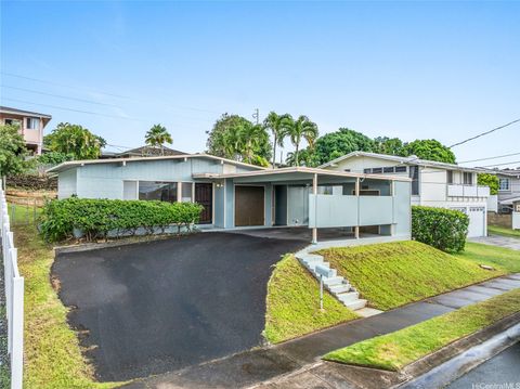 1427 Puanakau Street Honolulu HI 96818