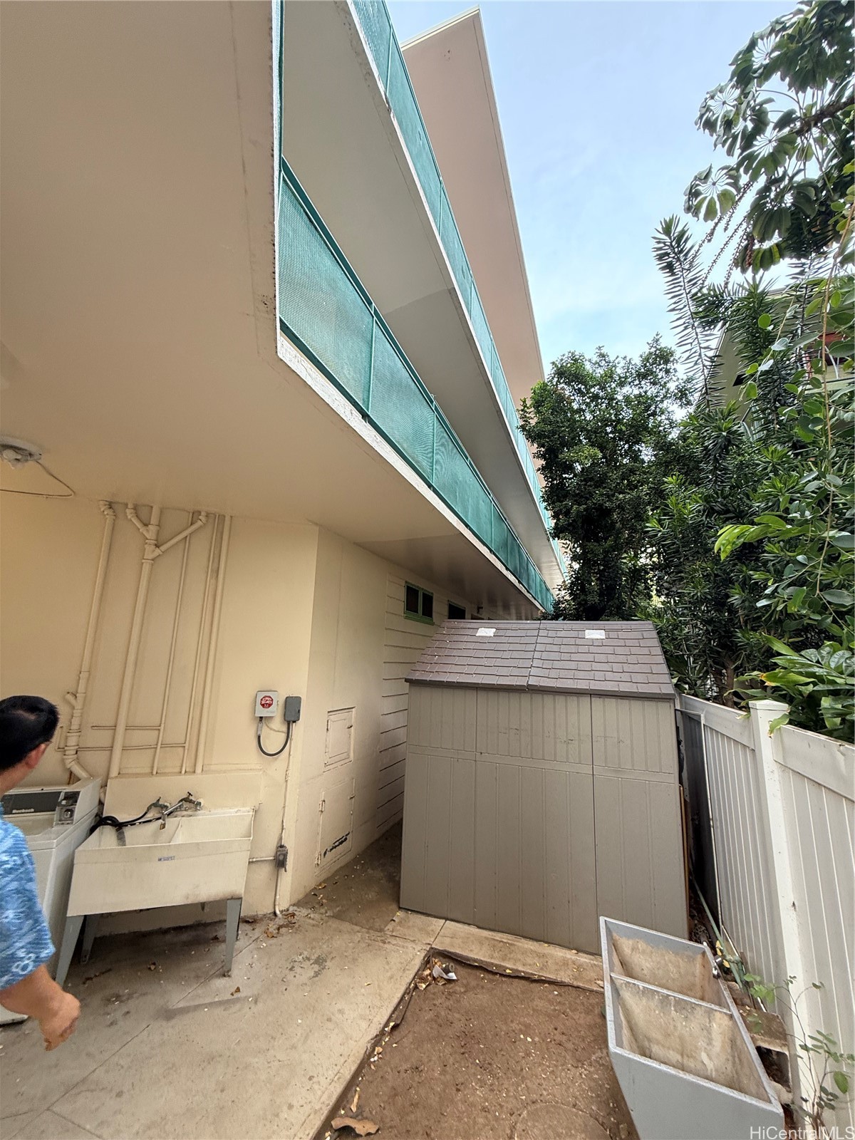 2406 Kuhio Avenue