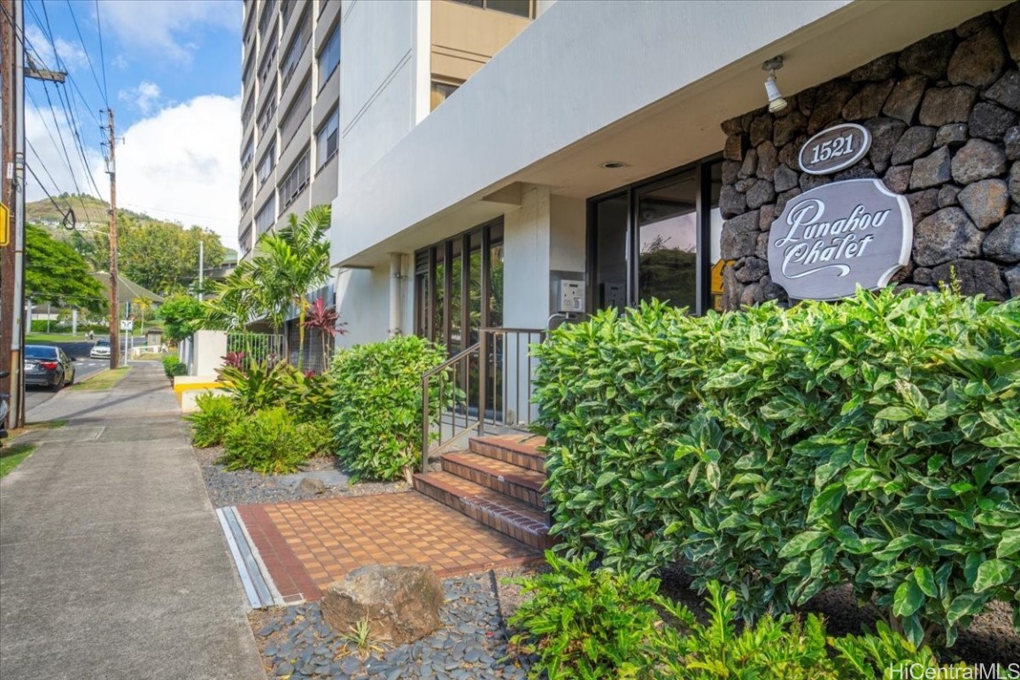 Punahou Chalet Condominium