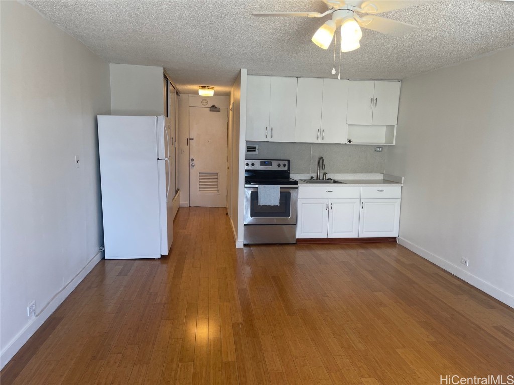 747 Amana Street 1601