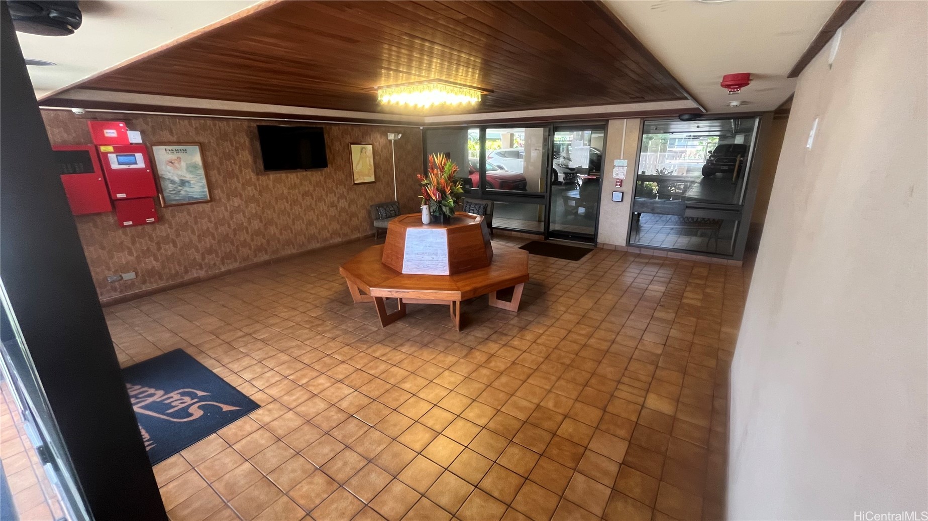 Waikiki Skyliner Condominium