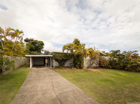 Photo of 550 Olomana Street, Kailua, HI 96734 (MLS # 202525233)