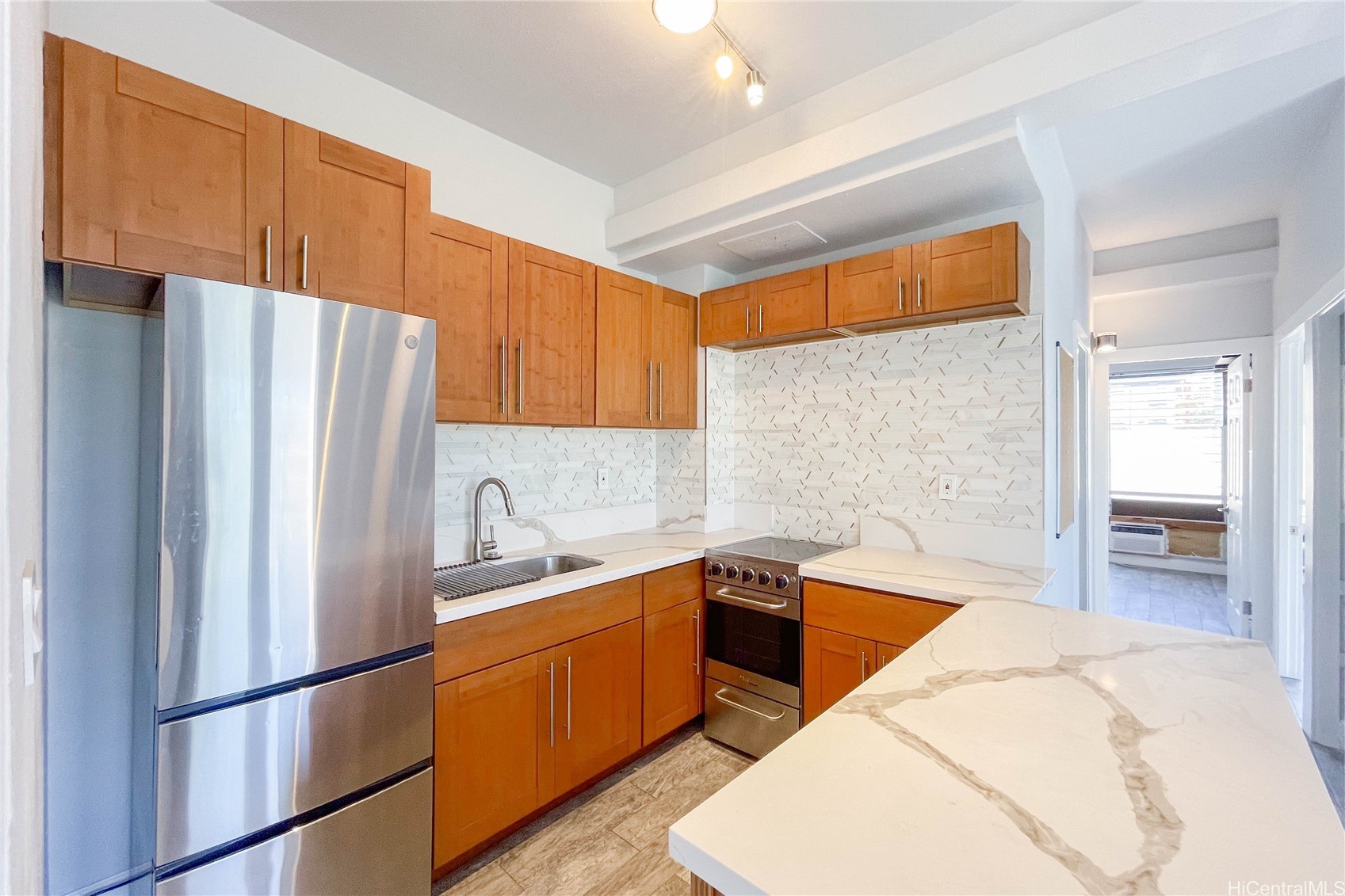 1096 S Beretania Street 301