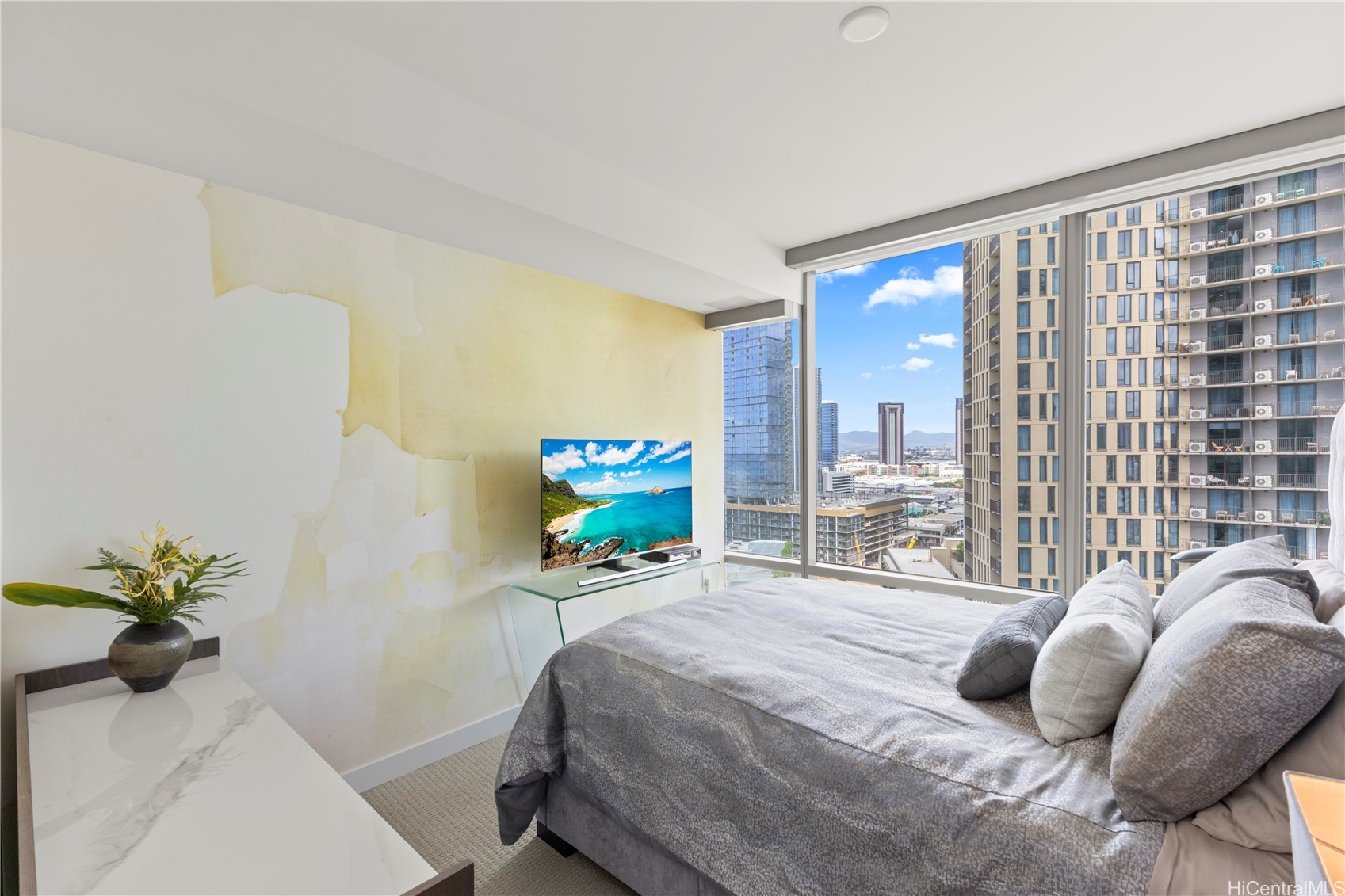 1001 Queen Street 1403