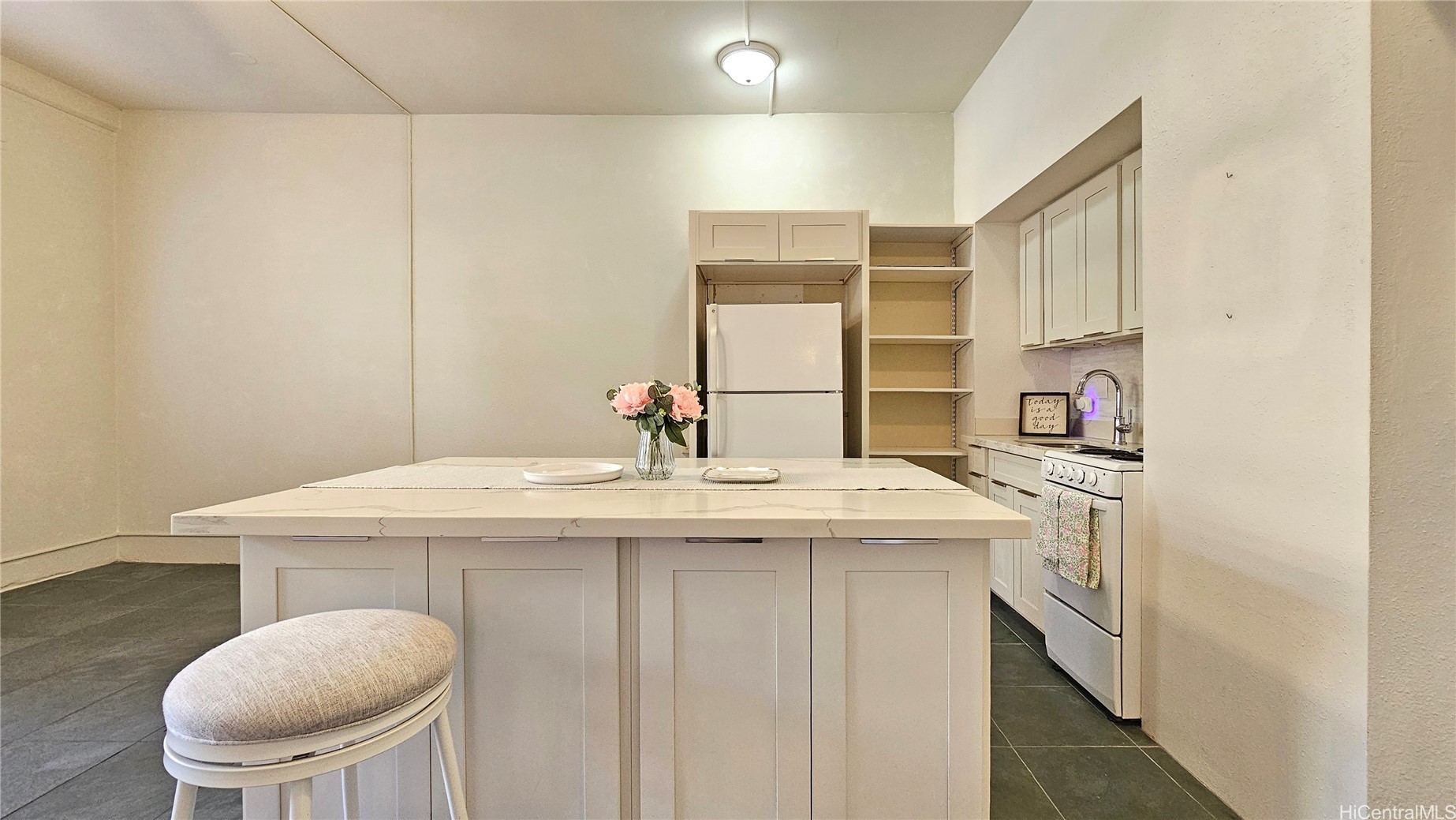 445 Kaiolu Street 104