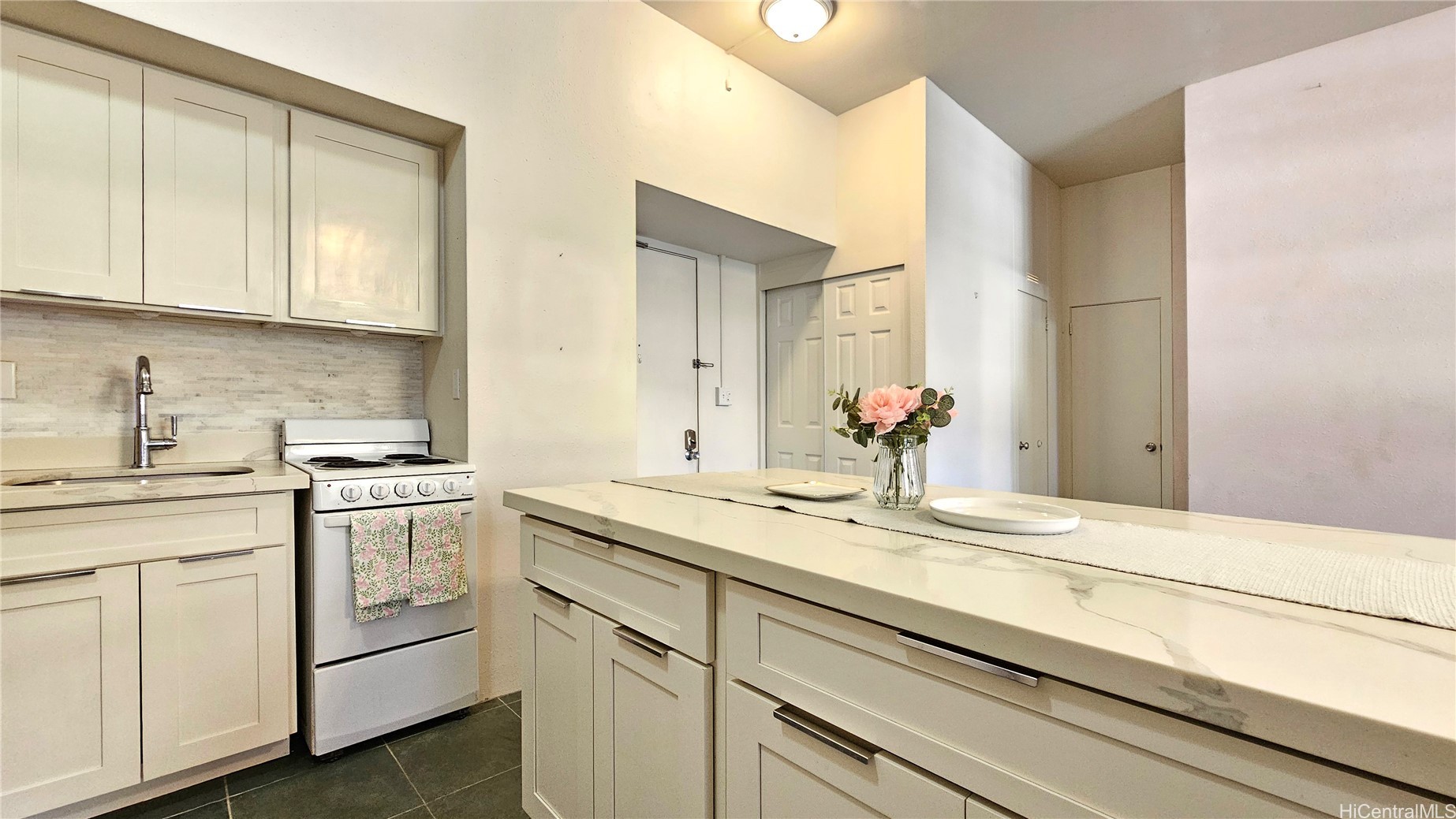 445 Kaiolu Street 104
