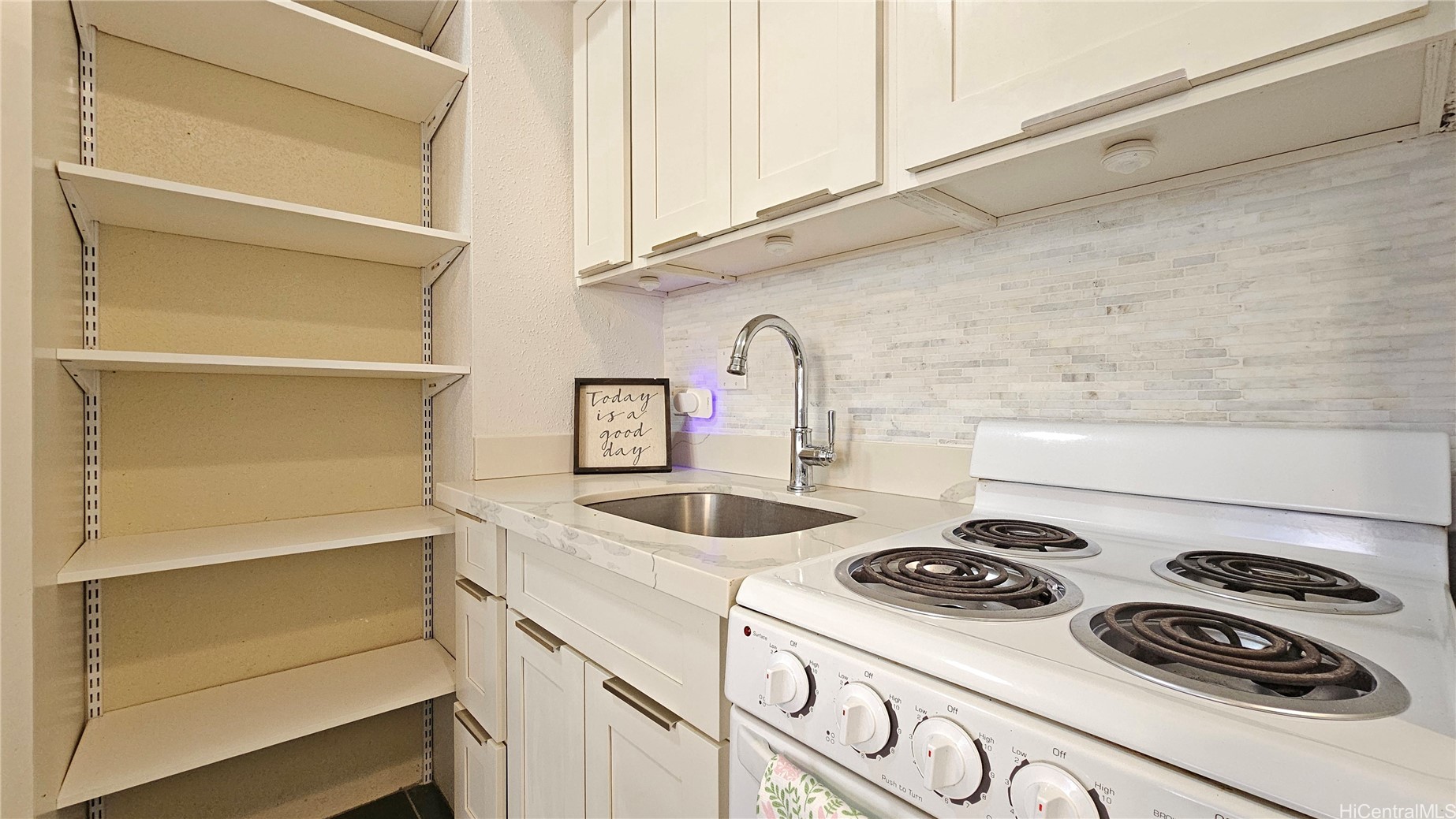 445 Kaiolu Street 104