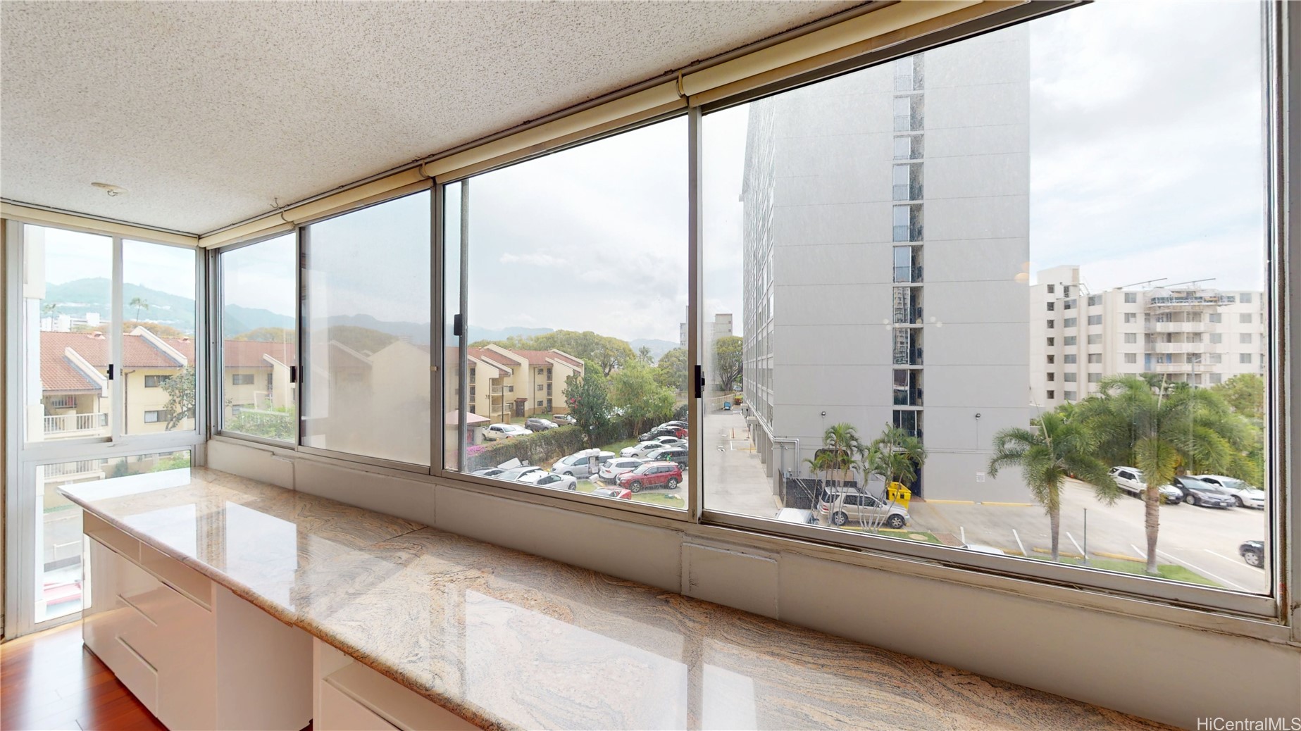 1624 Kanunu Street 306