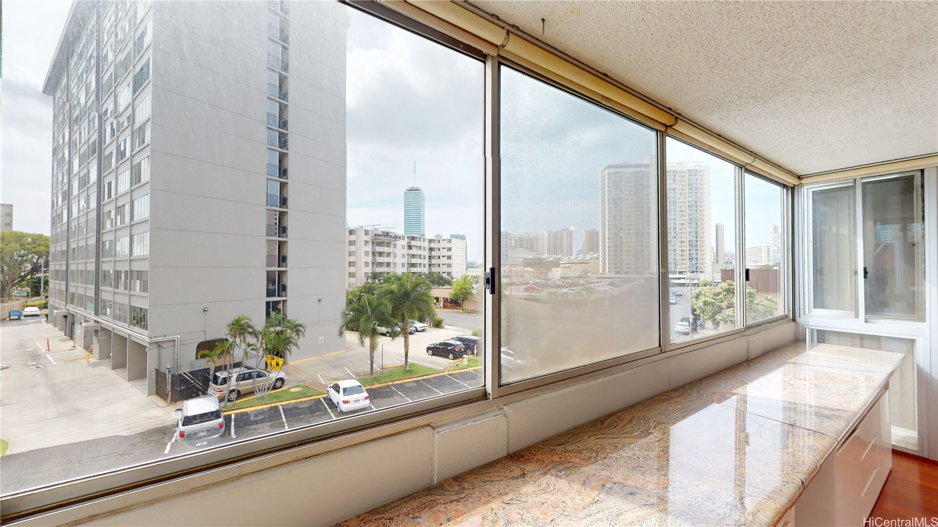 1624 Kanunu Street 306