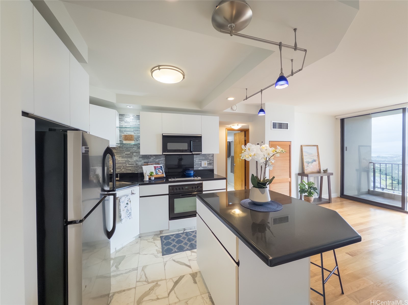 411 Hobron Lane 3814