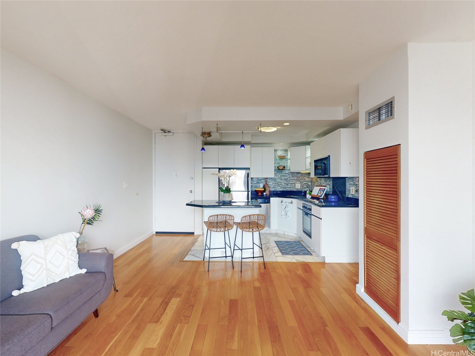 411 Hobron Lane 3814