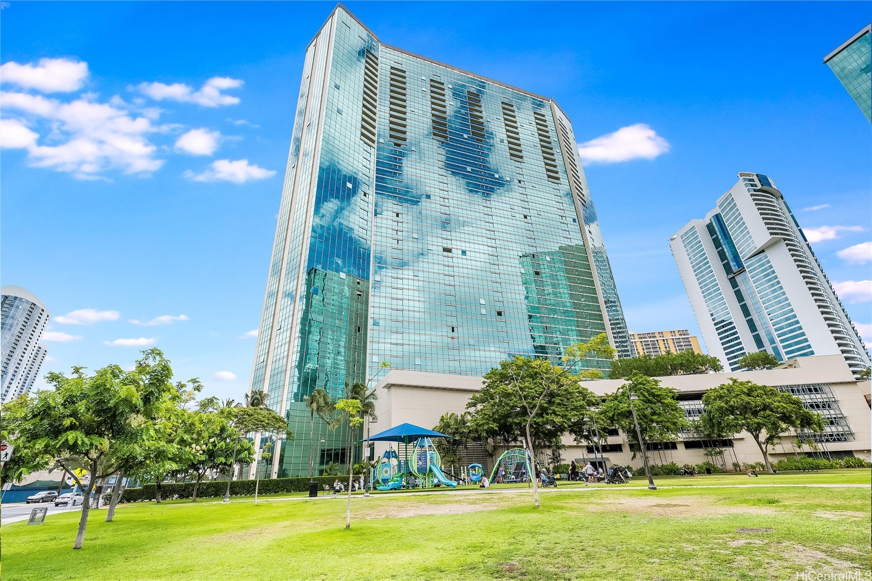 1177 Queen Street 3503