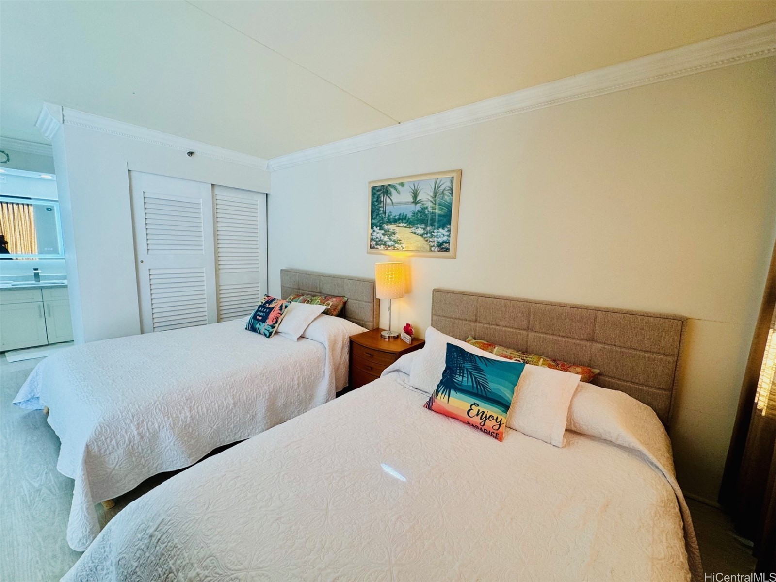 Waikiki Banyan Condominium