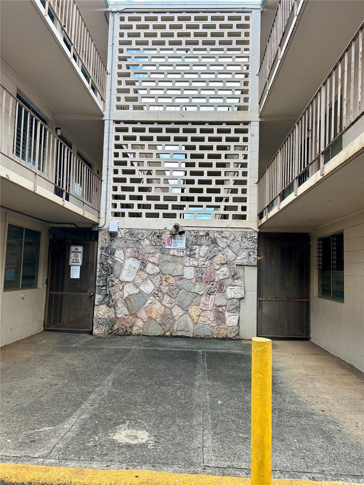 Su Casa Condominium