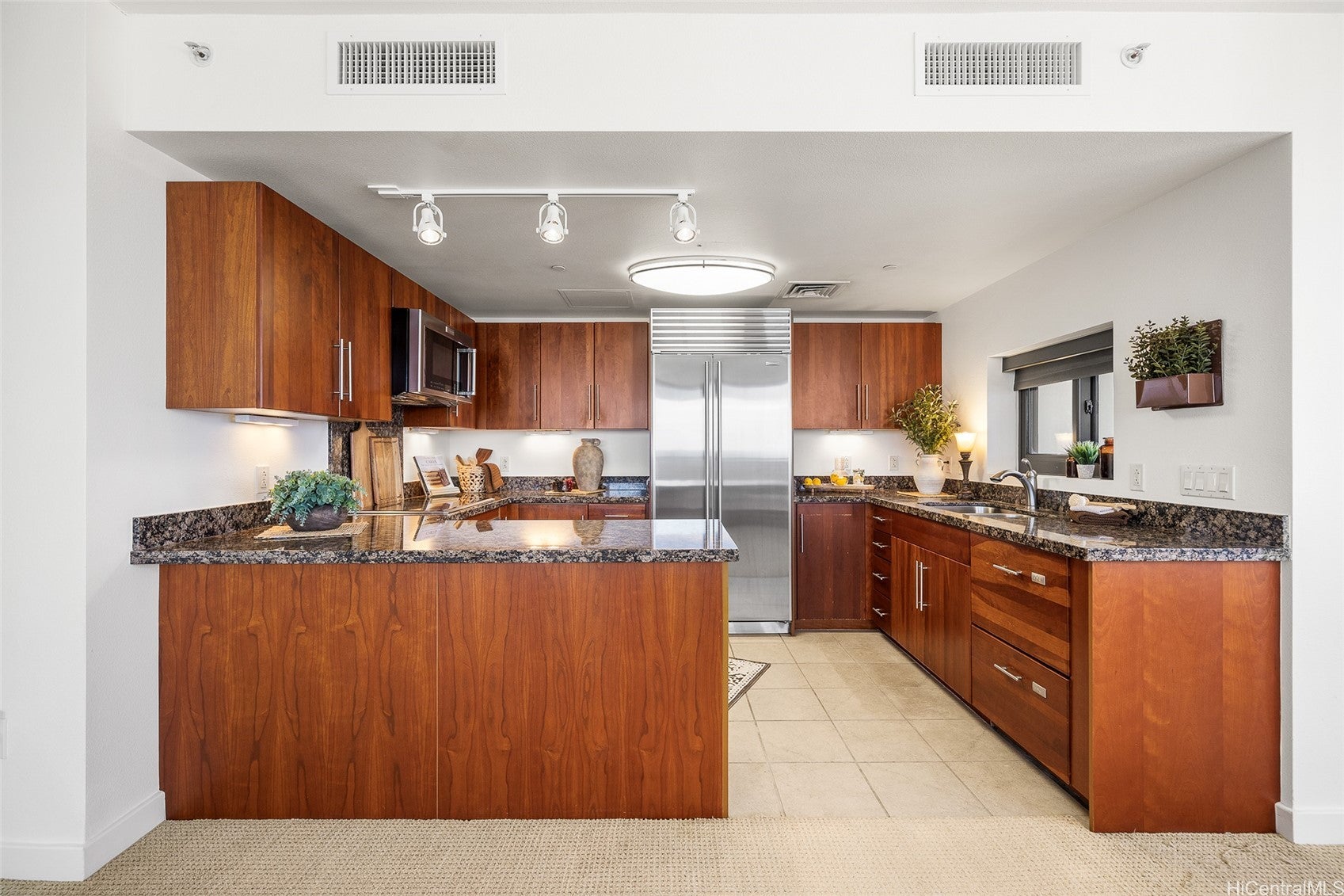 600 Queen Street 3809
