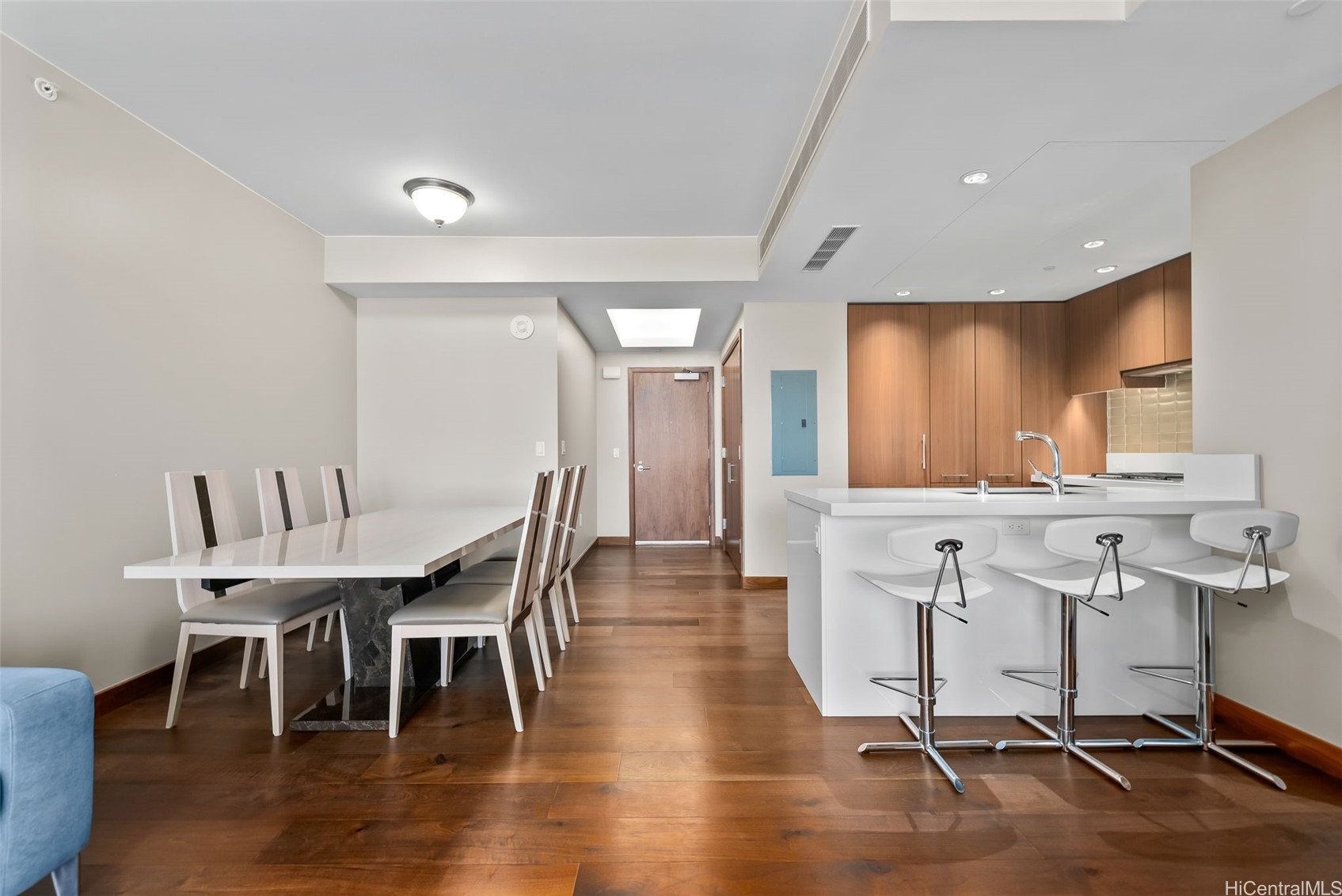 1555 Kapiolani Boulevard 1615