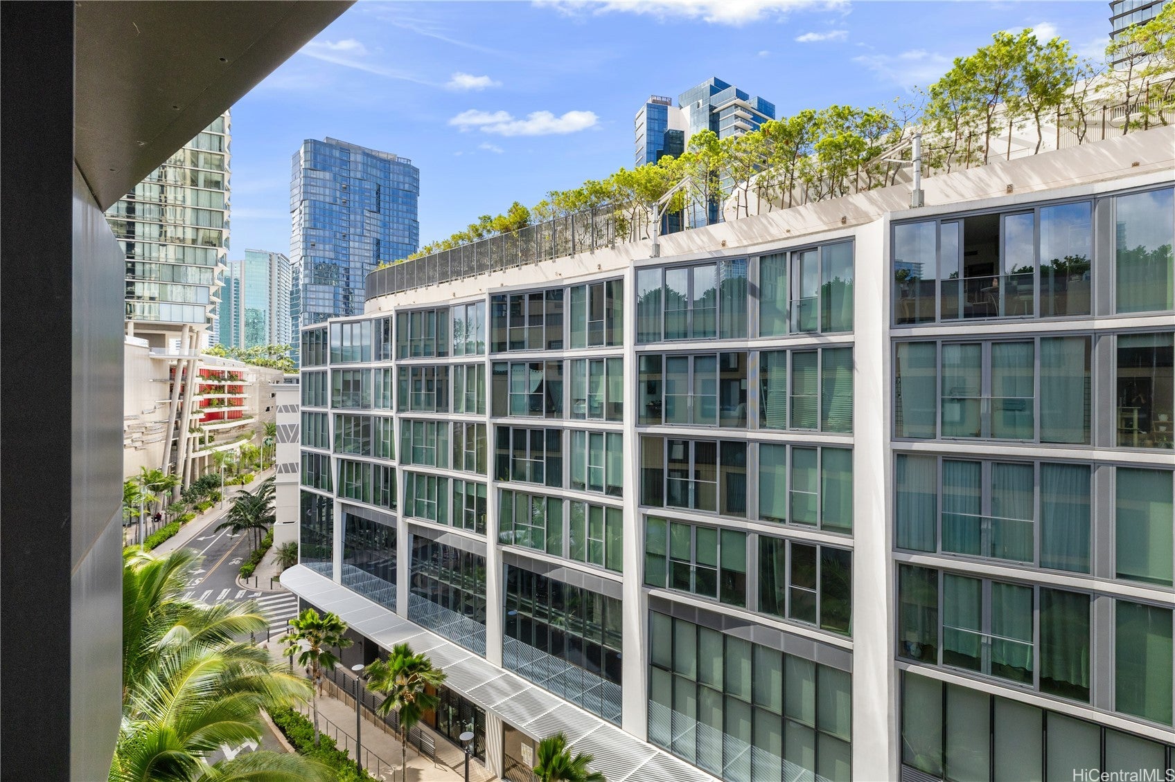 987 Queen Street 617