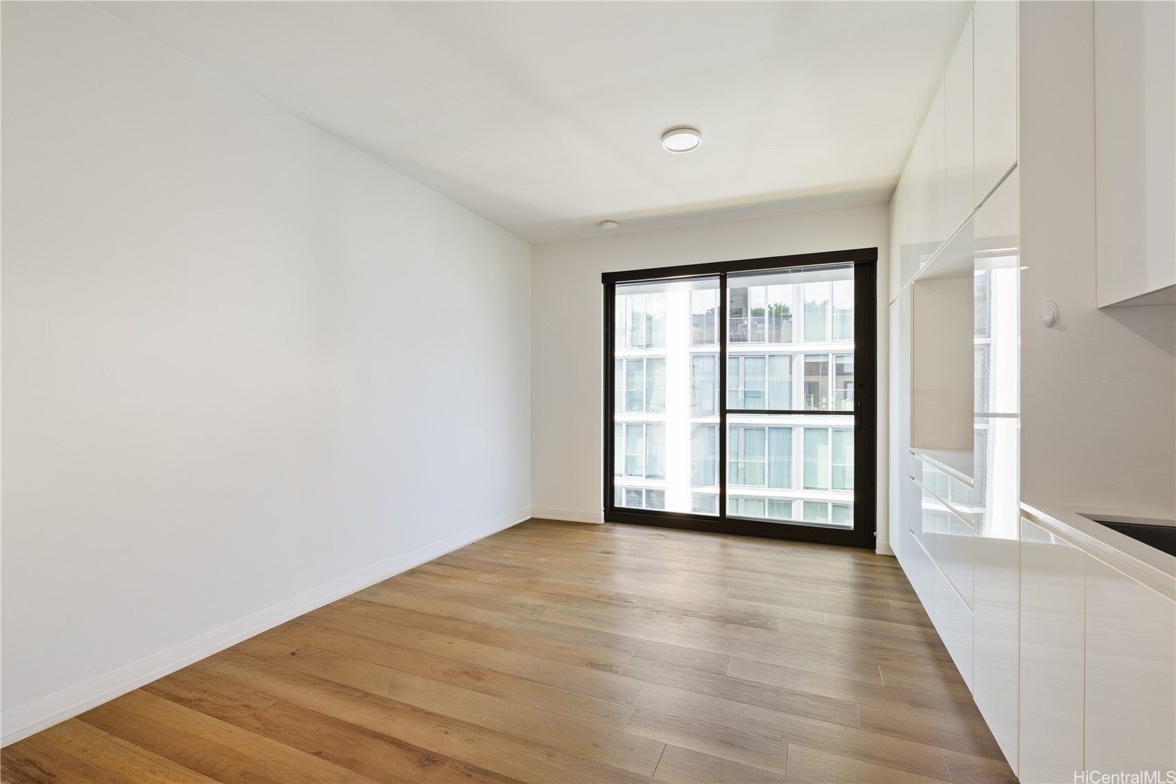 987 Queen Street 617