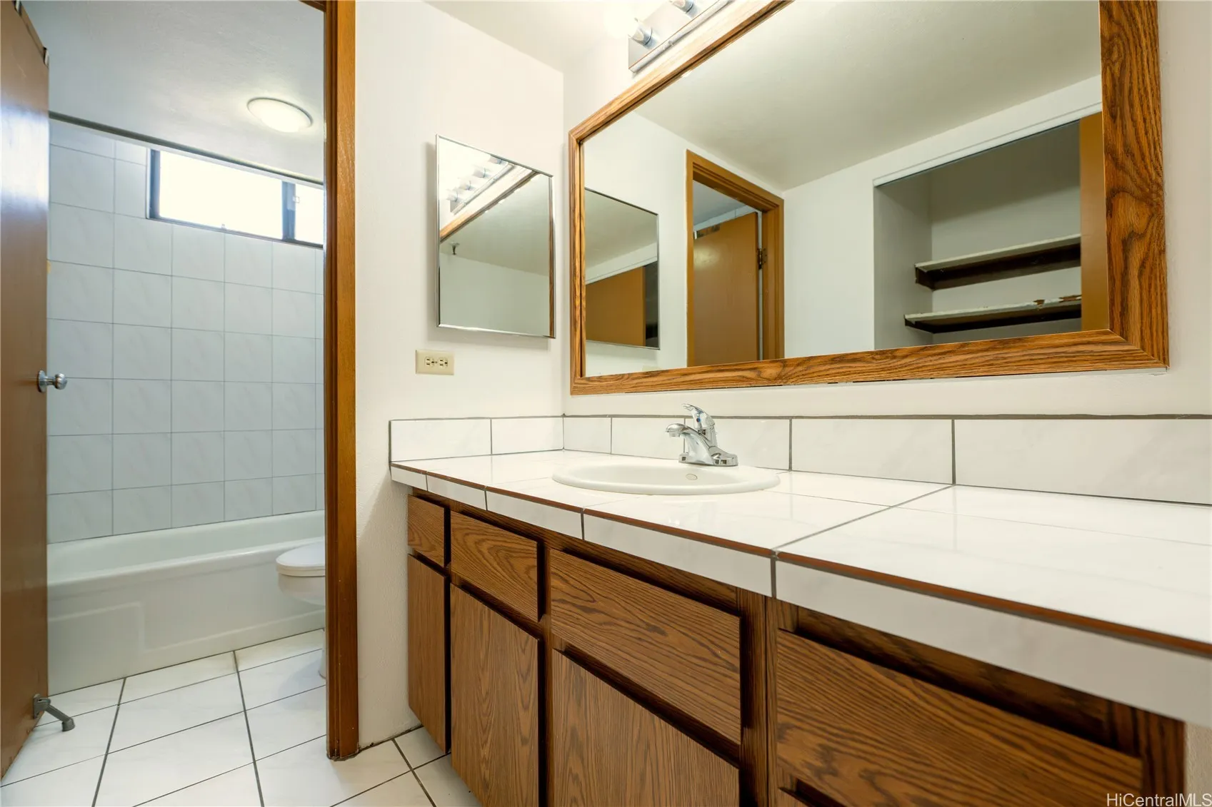 Aiea, Hawaii 96701, United States, 2 Bedrooms Bedrooms, ,2 BathroomsBathrooms,Residential,Active,136226