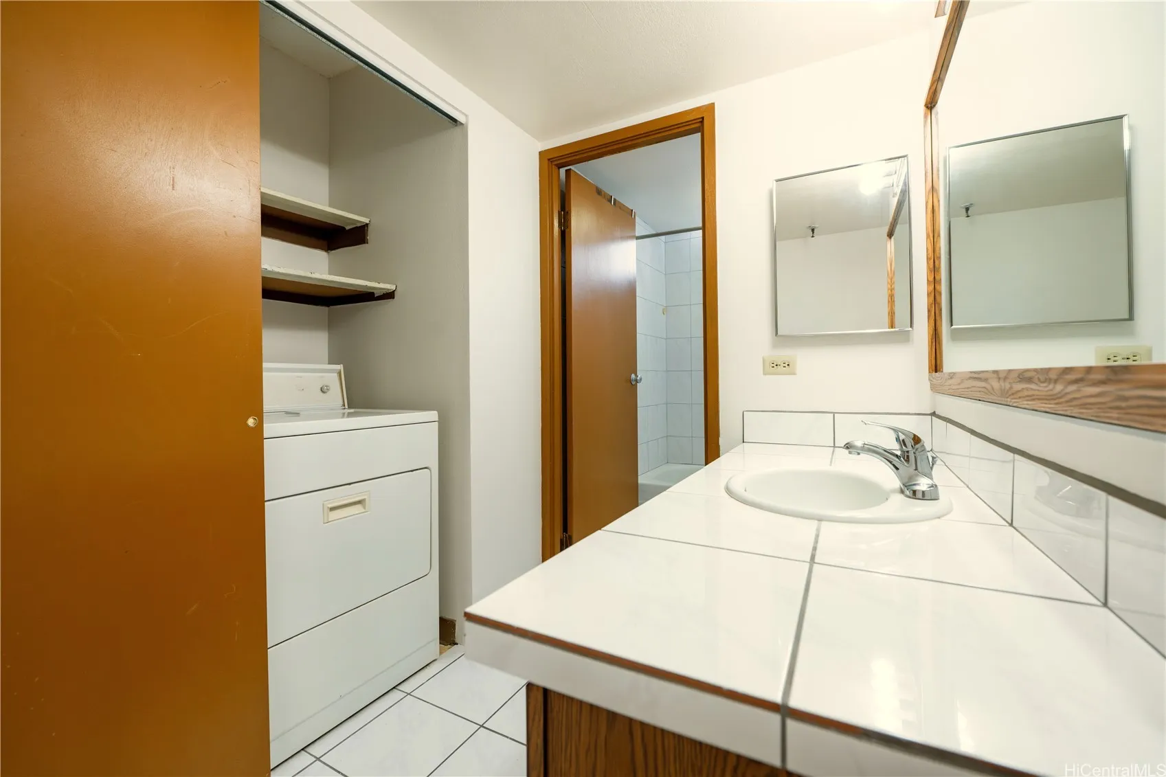 Aiea, Hawaii 96701, United States, 2 Bedrooms Bedrooms, ,2 BathroomsBathrooms,Residential,Active,136226