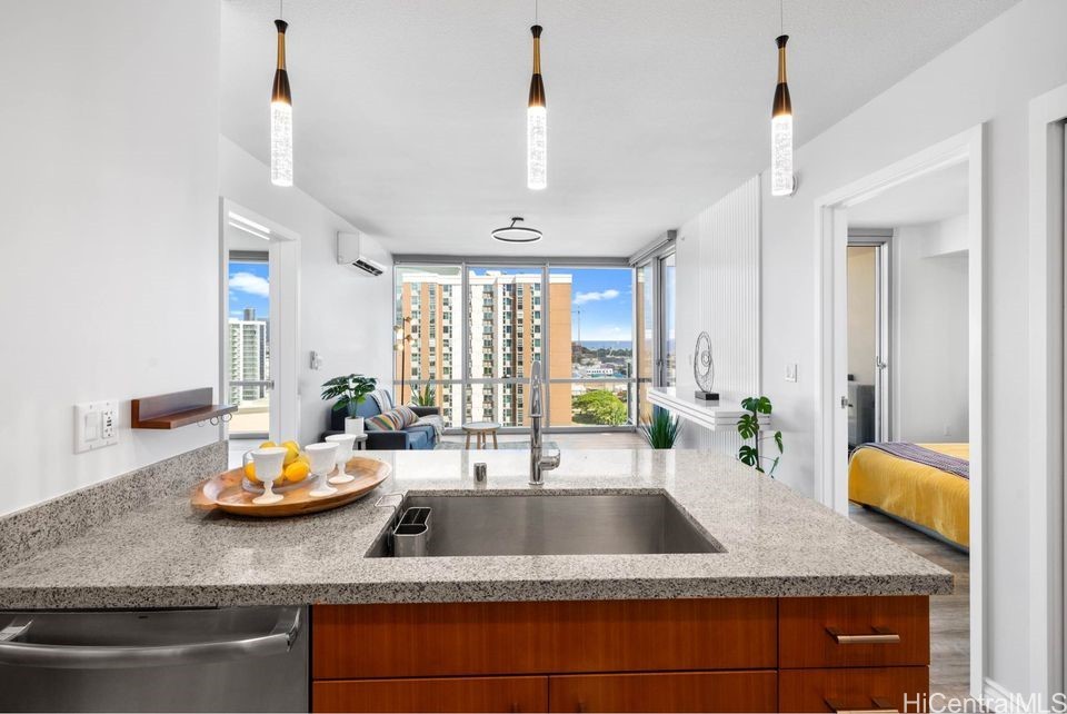 555 South Street 1401