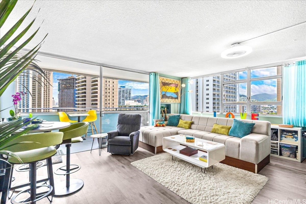2500 Kalakaua Avenue 2103