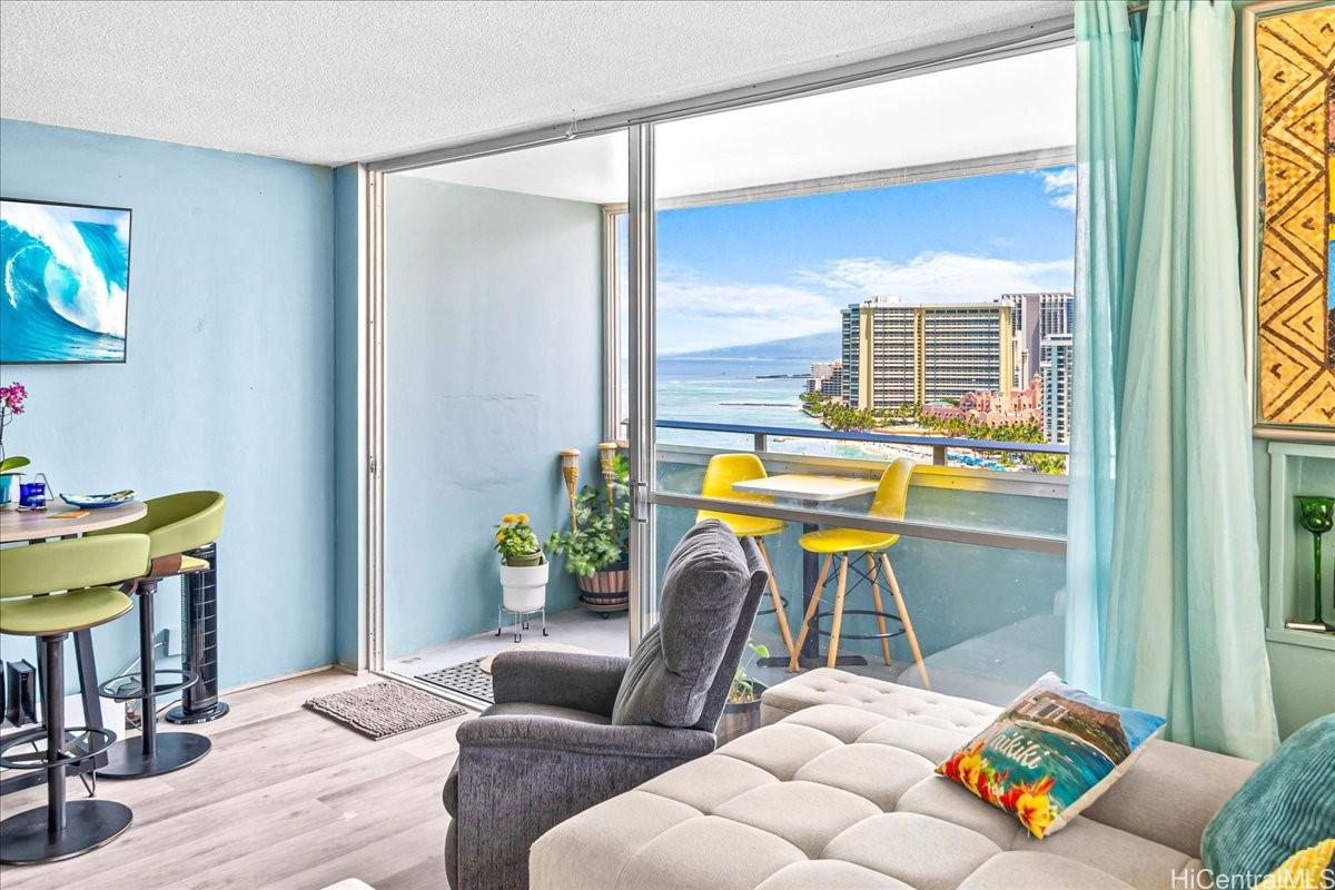 2500 Kalakaua Avenue 2103