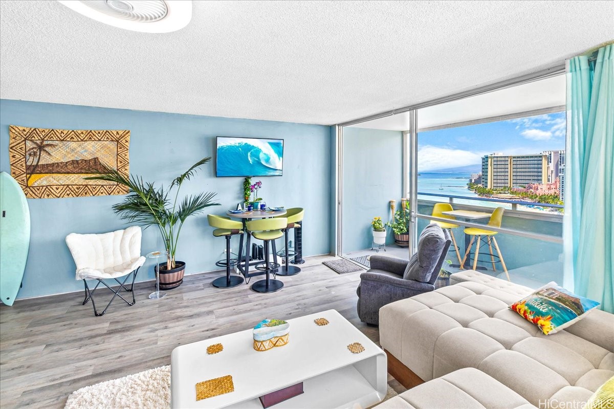 2500 Kalakaua Avenue 2103