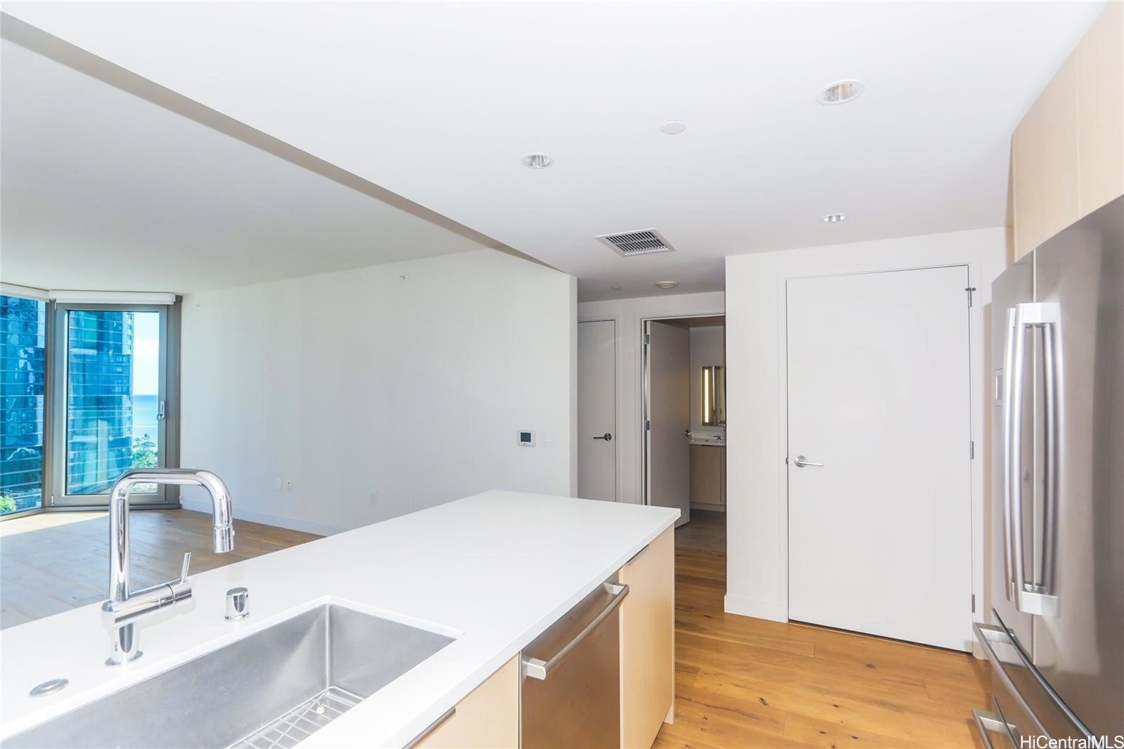 1001 Queen Street 1604