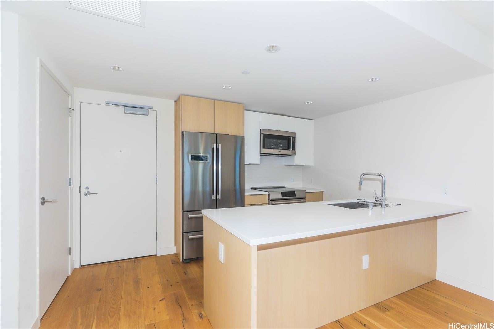 1001 Queen Street 1604