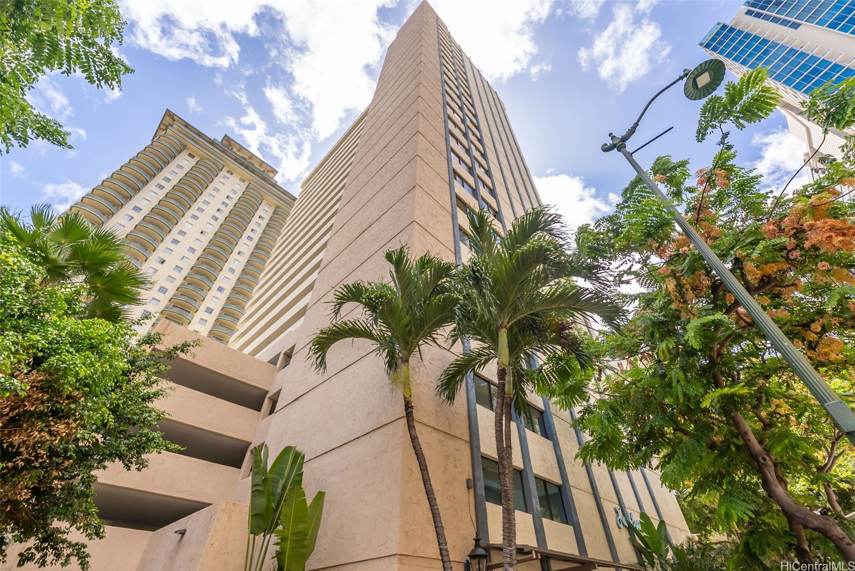 La Casa Condominium