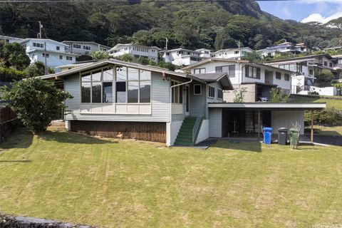 Photo of 3704 Kumukoa Place, Honolulu, HI 96822 (MLS # 202525019)
