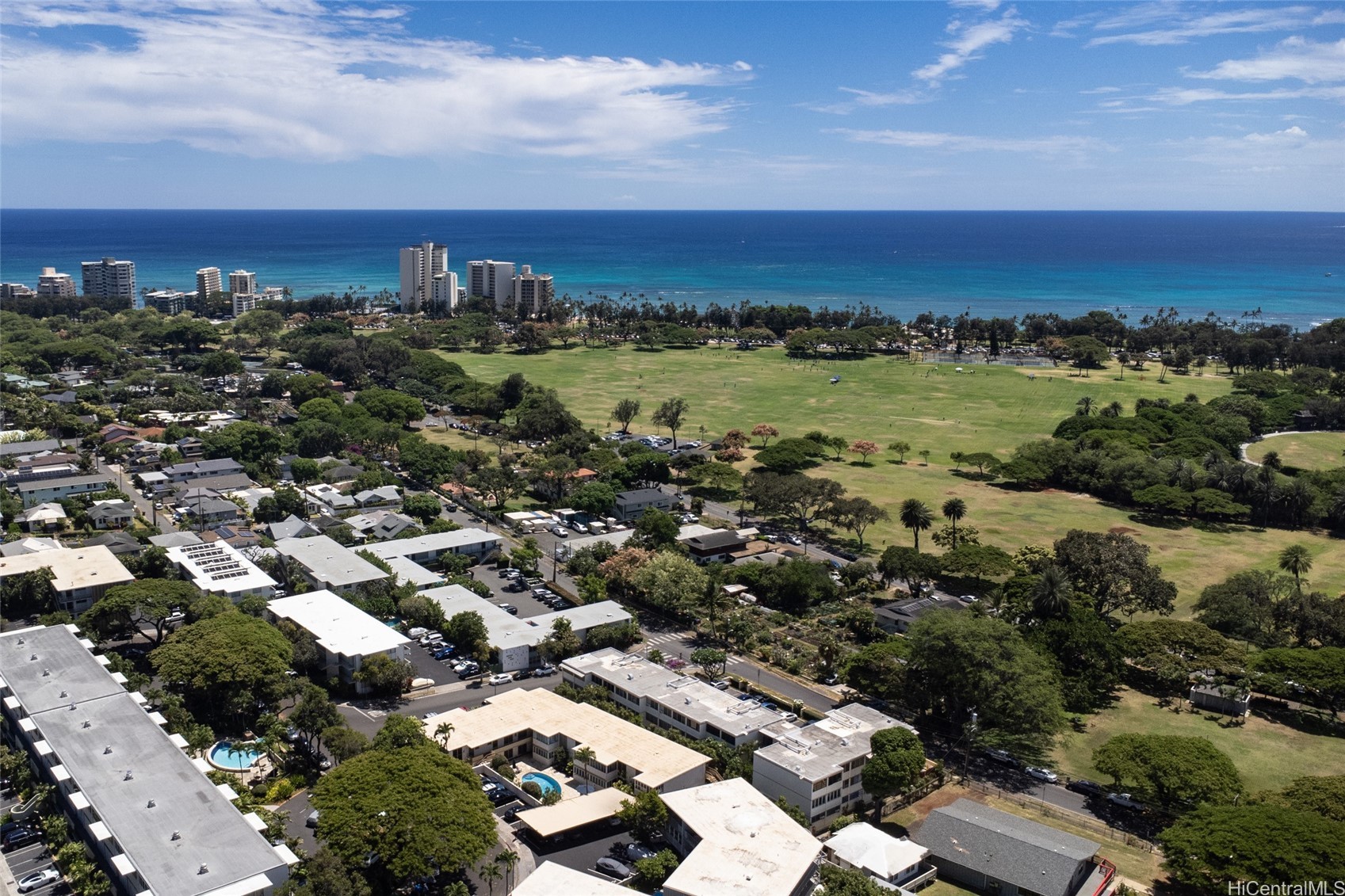 Diamond Head @ Pualei Cir Condominium