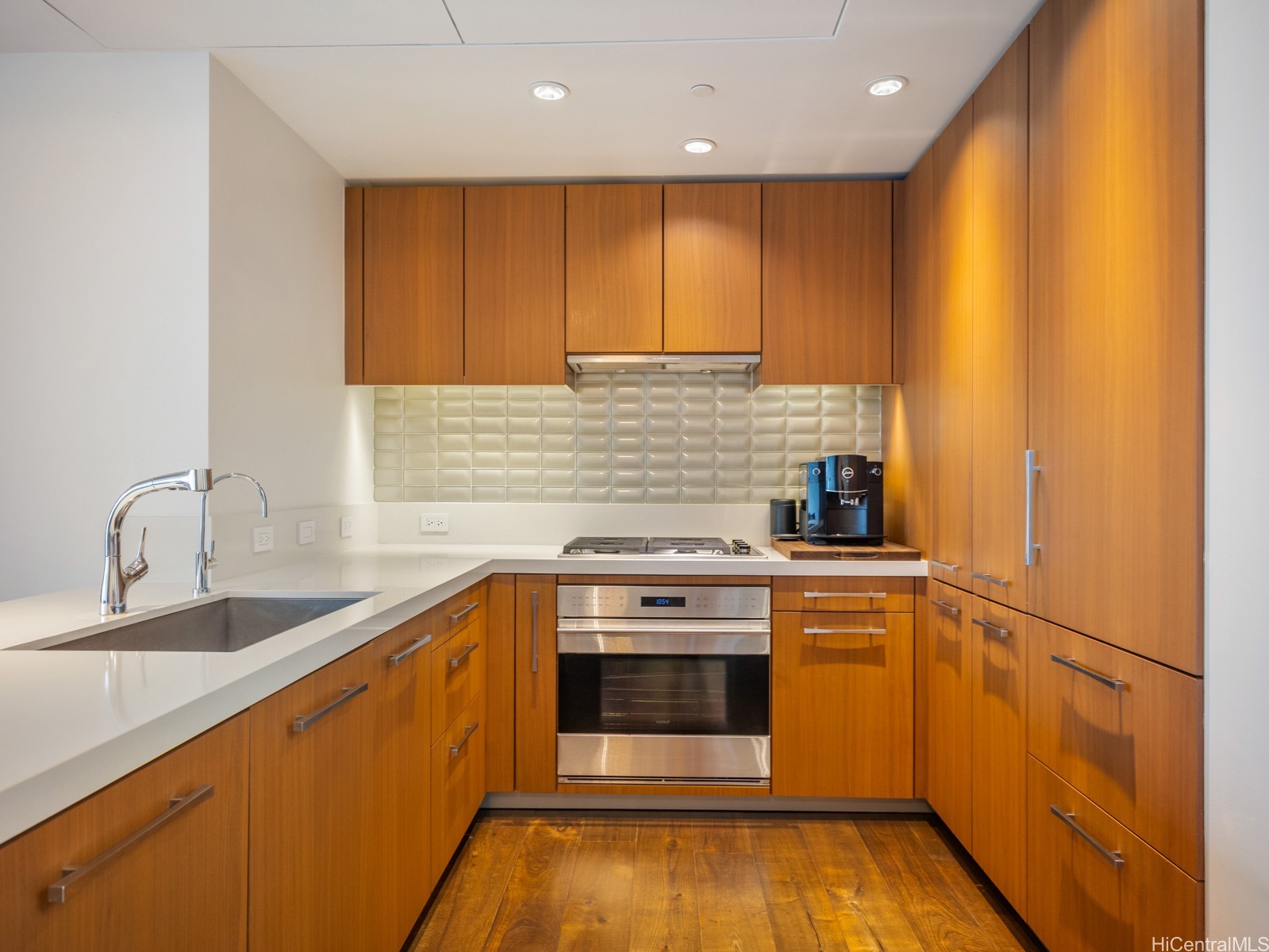1555 Kapiolani Boulevard 914