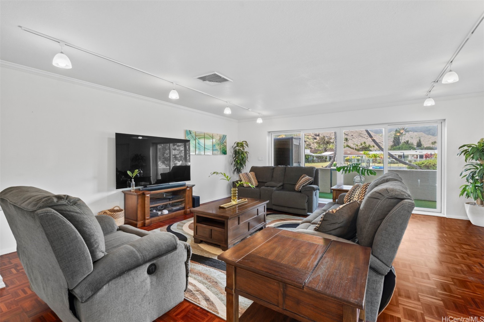 211 Kawaihae Street D1