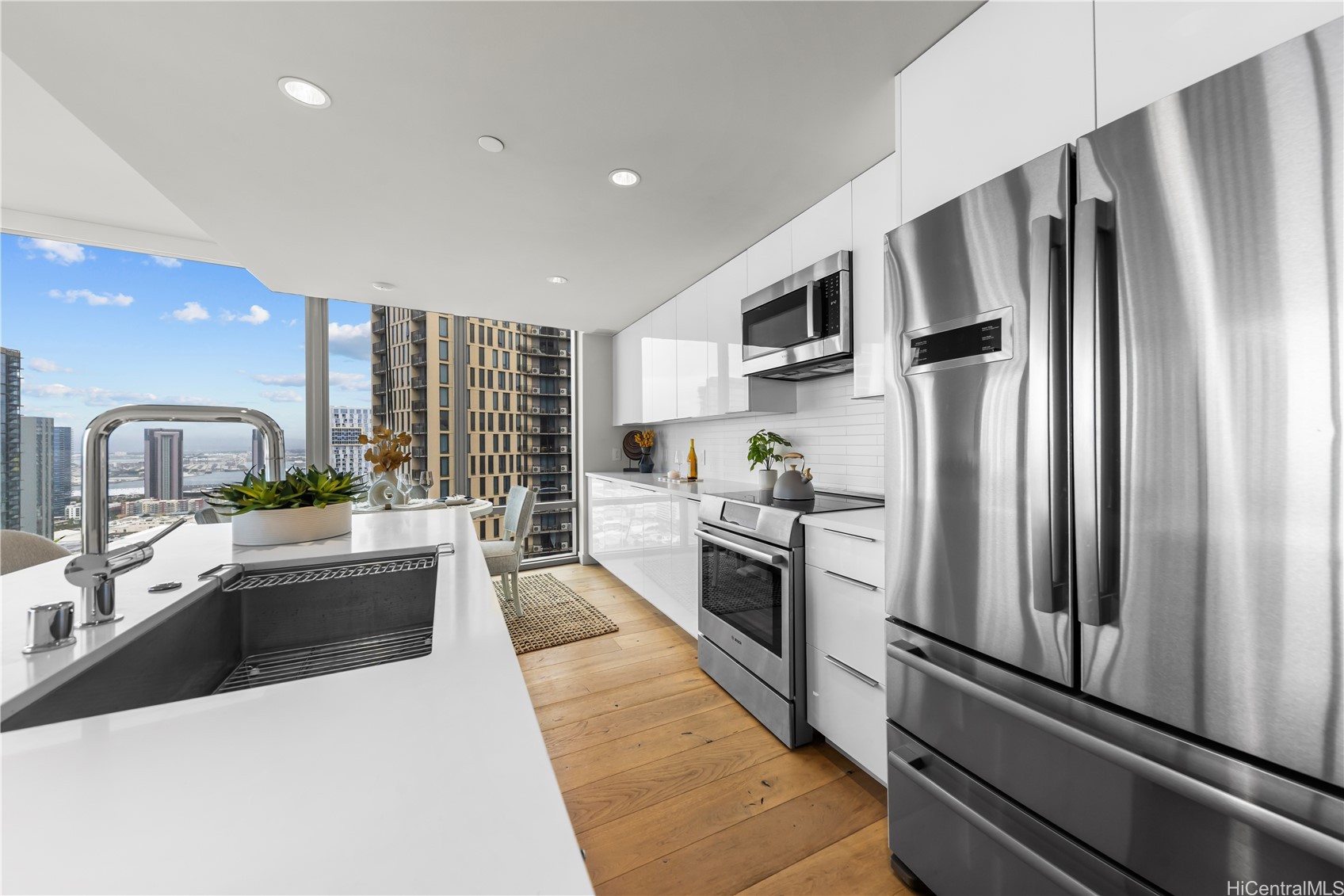 1001 Queen Street 3101