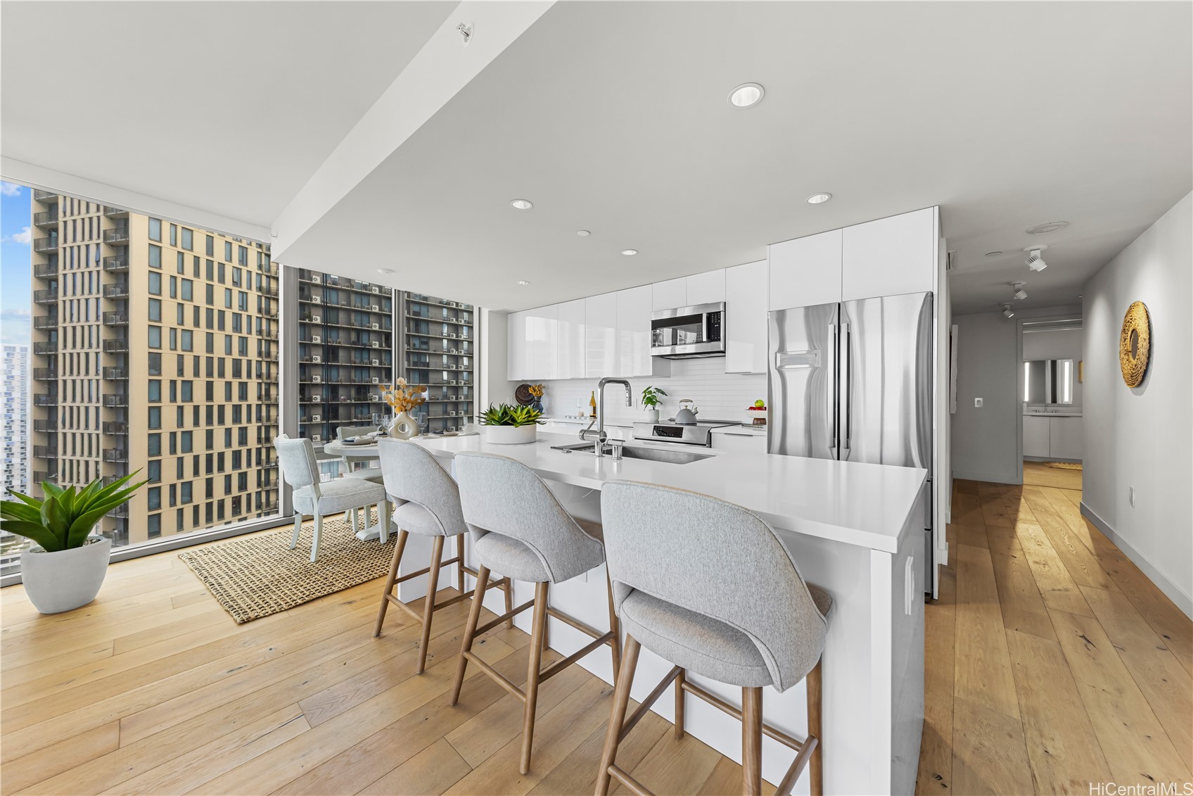 1001 Queen Street 3101