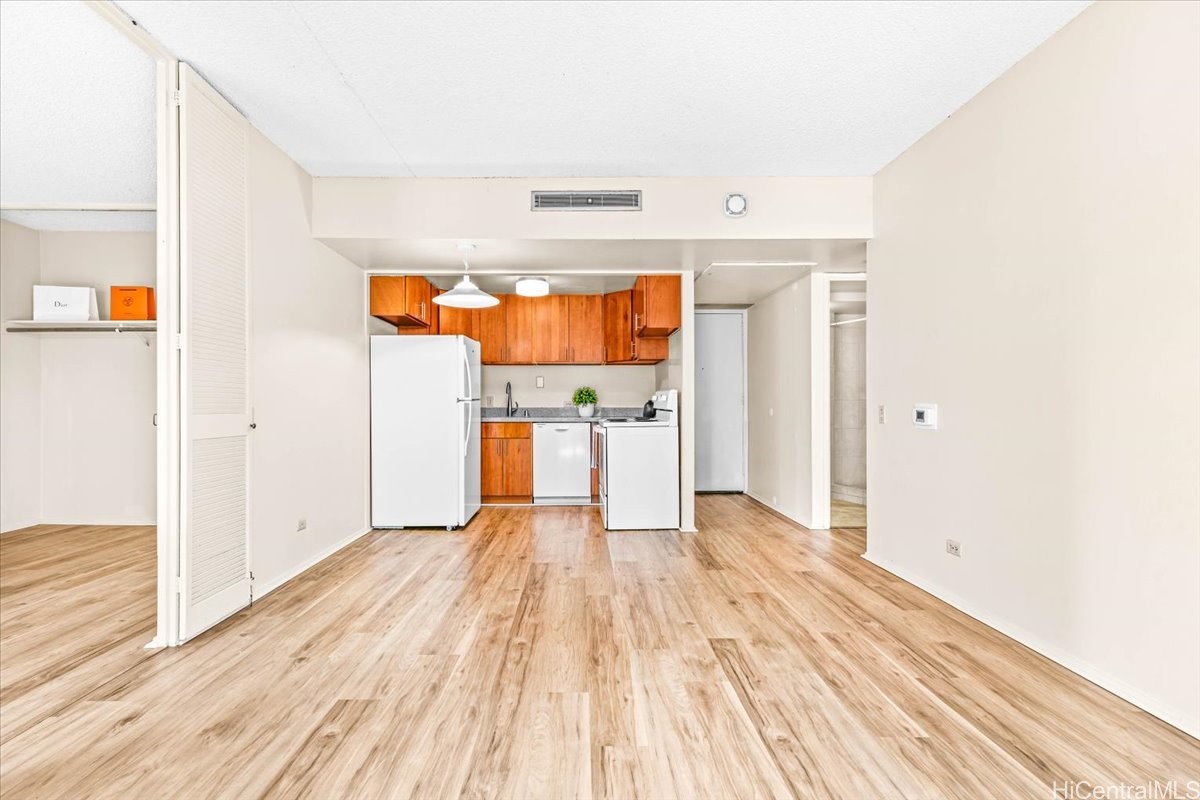 225 Queen Street 11E