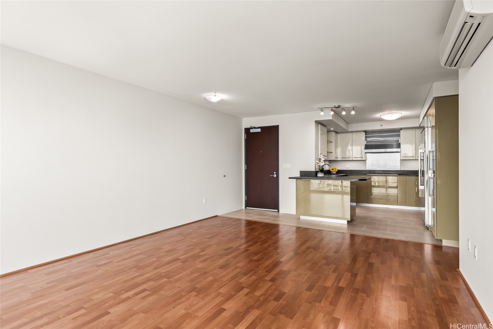 1200 Queen Emma Street 3703
