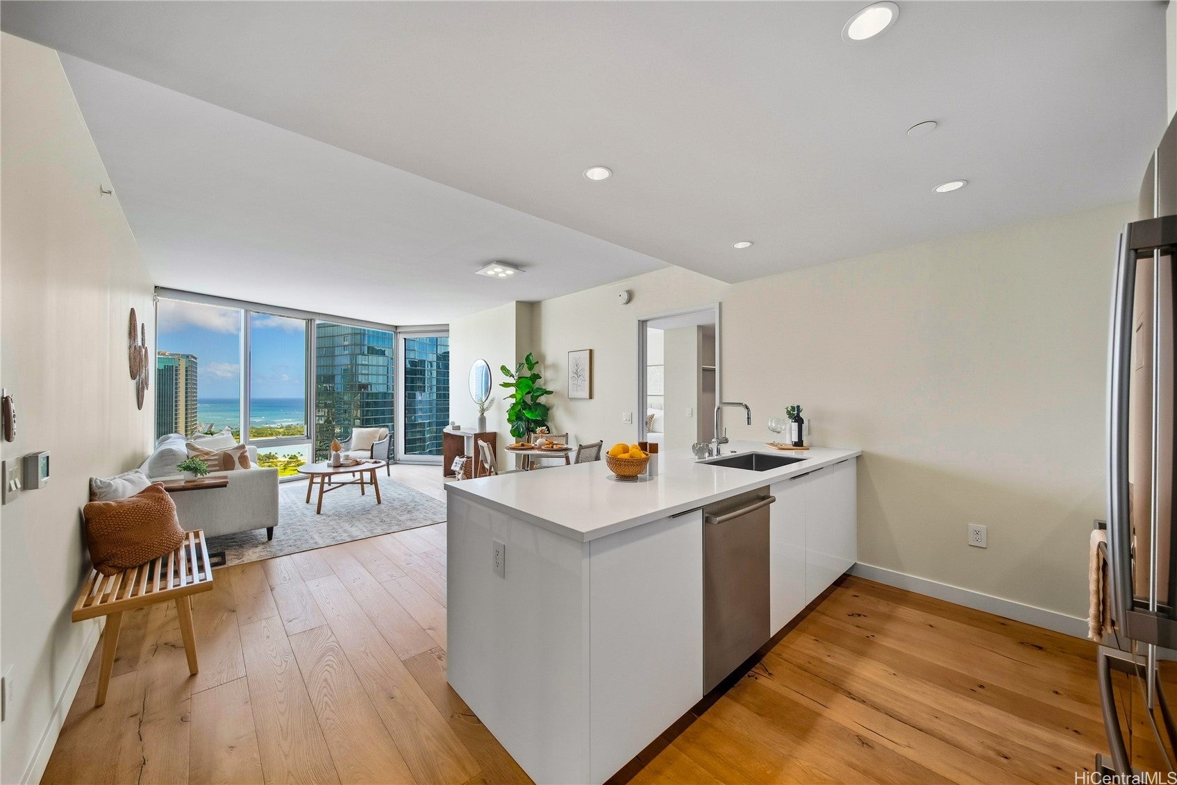 1001 Queen Street 3206