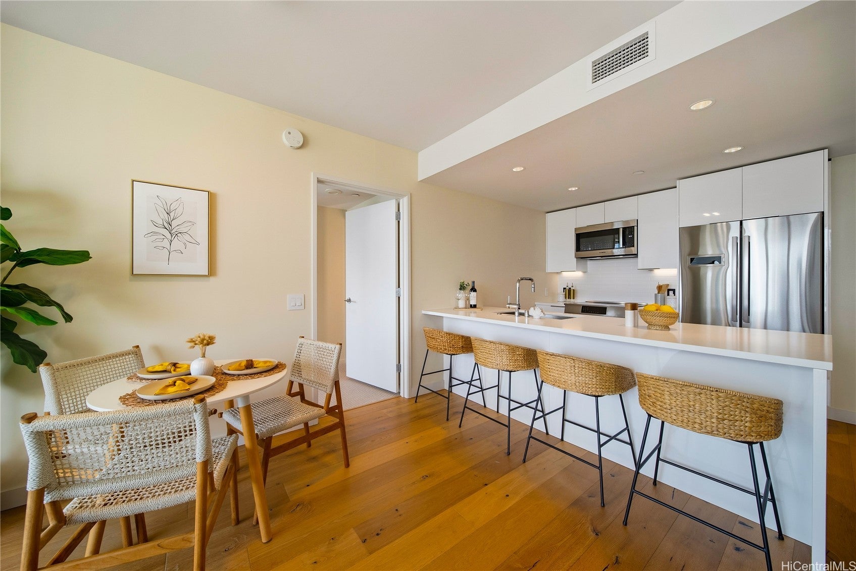 1001 Queen Street 3206