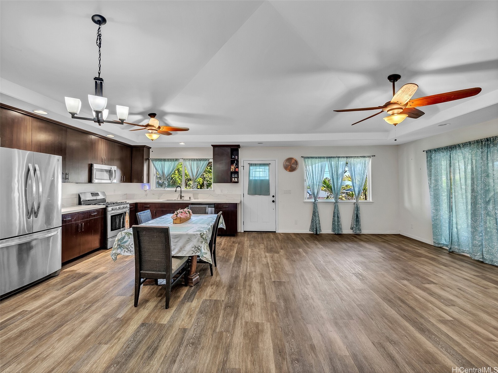 16-2118 Silveroak Drive